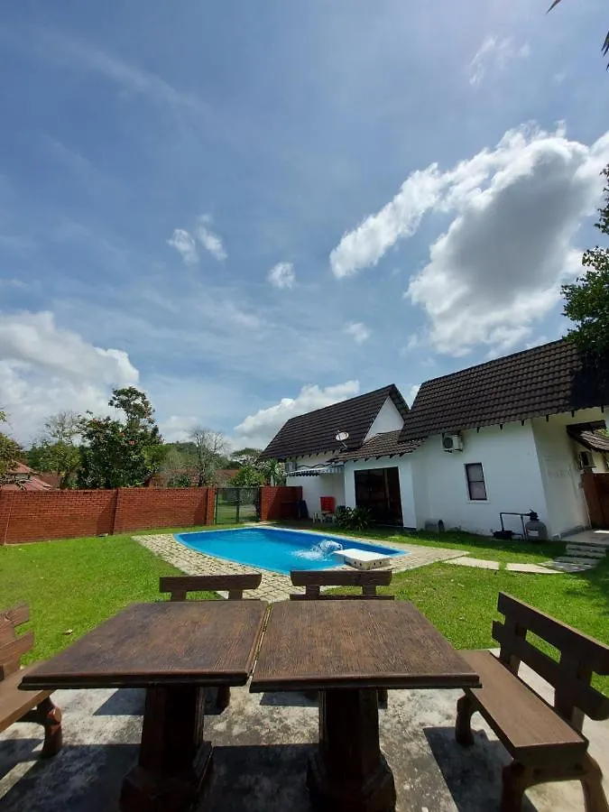 Holiday Villa Famosa Malakka Tatil Evi